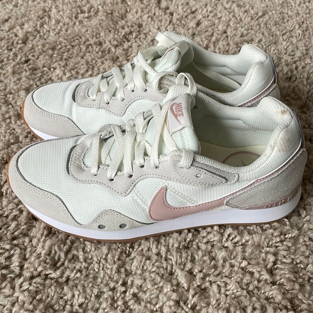 Nike Venture running shoe